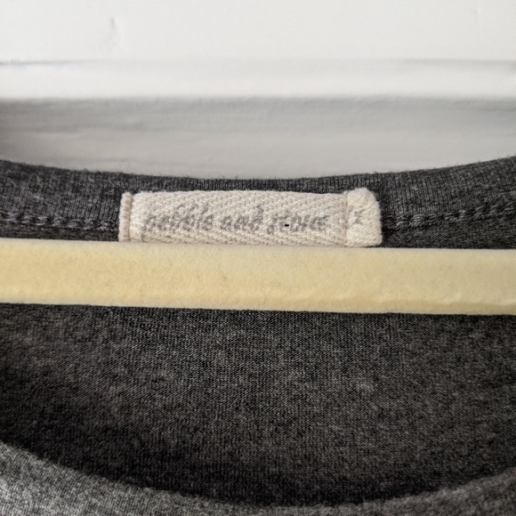 Pebble and Stone Gray Ruffle Sleeve Top Size 1X - Picture 4 of 6